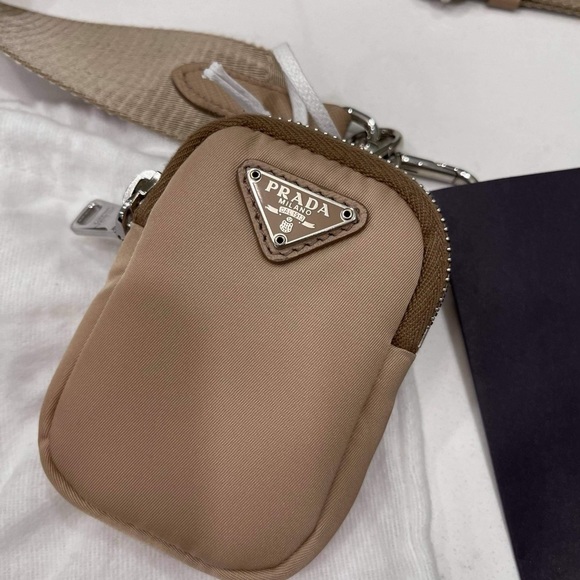 ‼️ SOLD ‼️Prada re-edition nylon cross body bag - Picture 5 of 15